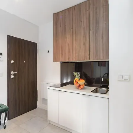 Flat With Quiet Loggia وارسو