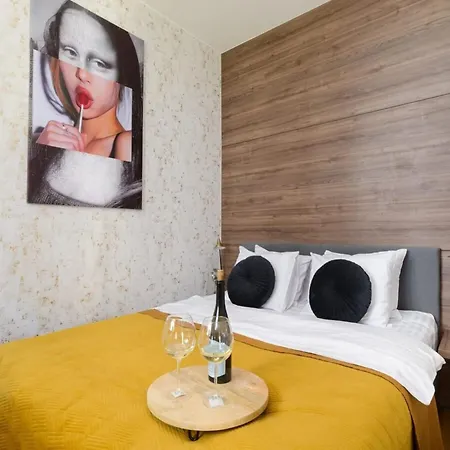 Flat With Quiet Loggia شقة