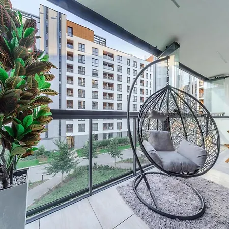 Flat With Quiet Loggia وارسو