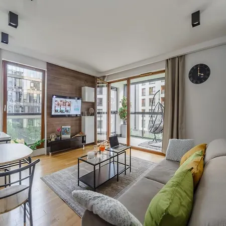 Flat With Quiet Loggia شقة *