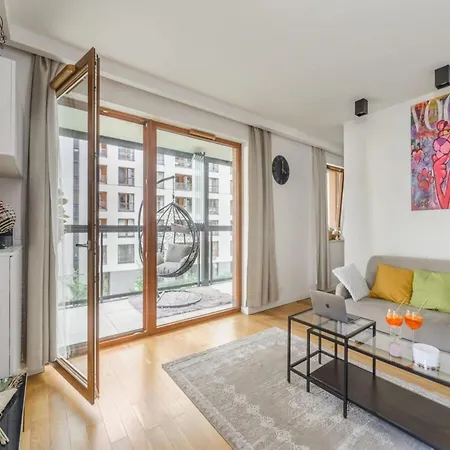Flat With Quiet Loggia * وارسو