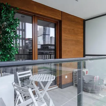 Flat With Quiet Loggia * وارسو